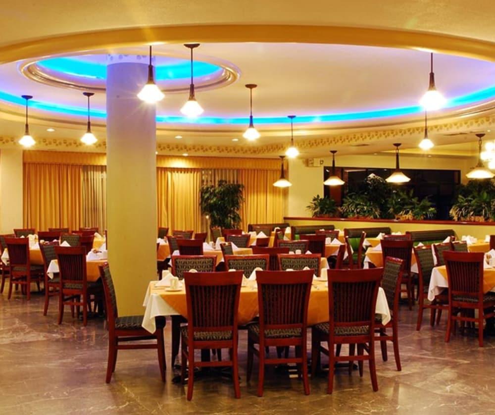 מלון Royal Garden ריינוסה מראה חיצוני תמונה