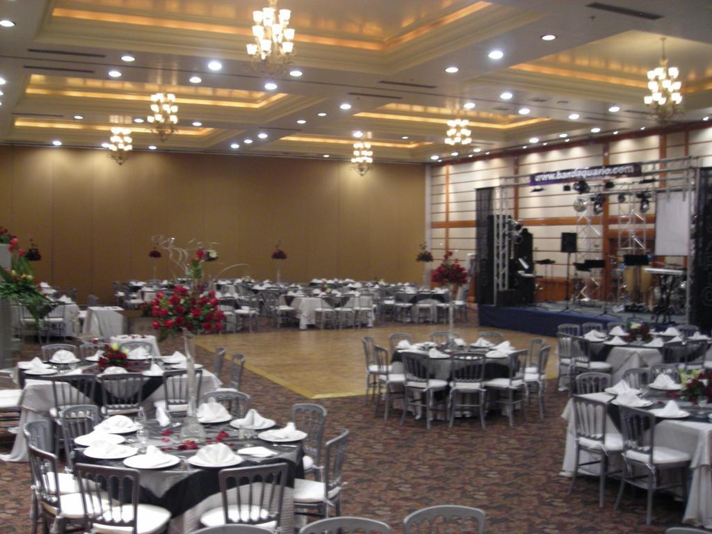 מלון Royal Garden ריינוסה מראה חיצוני תמונה