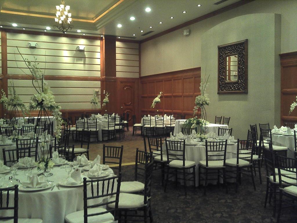 מלון Royal Garden ריינוסה מראה חיצוני תמונה